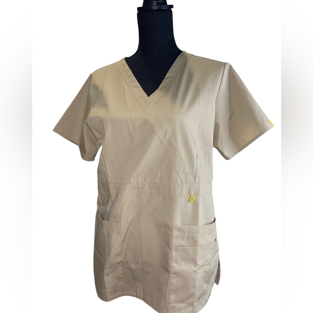 NWT wonderwink Tan Scrub Top with Pockets